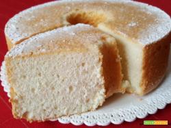 Angel Food Cake con aroma di limone, vaniglia e mandorla
