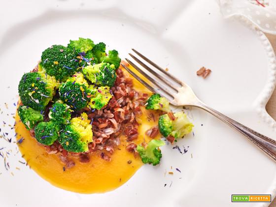 riso rosso con broccoli e carote alla senape