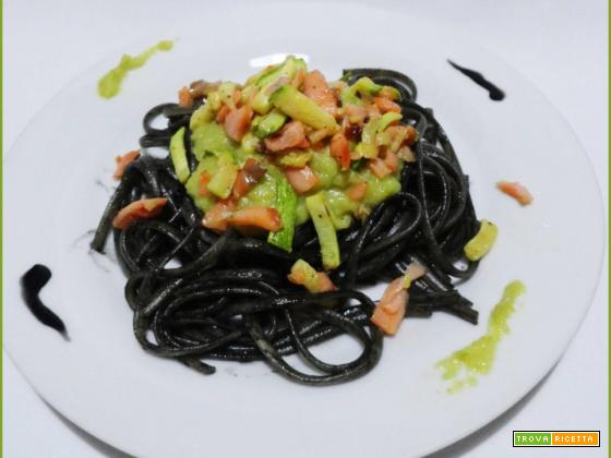 Pasta Delicata al Nero di Seppia e Cocco con Zucchine e Salmone