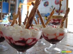 Dessert : Coppe alla mousse di yogurt e frutti di bosco