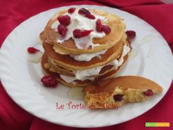 Pancakes ai frutti rossi e crusca d’avena con yogurt greco