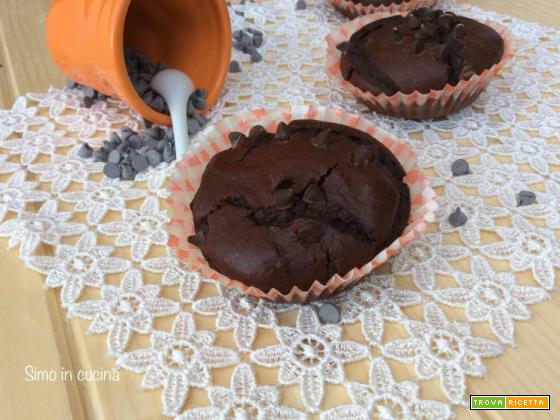 Muffin al cacao con gocce di cioccolato