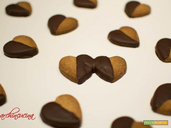 Biscotti a cuore ricoperti di cioccolato Ideali per San Valentino