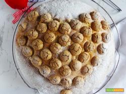 Torta cuor di amaretti e gocce di cioccolato
