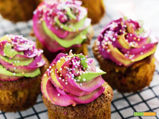 Muffin con frosting arcobaleno (ricetta facile passo passo)