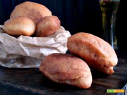 Calzoni fritti con prosciutto e mozzarella