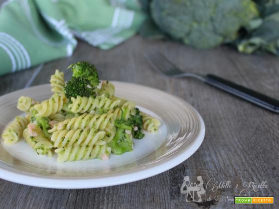 Pasta con salmone e broccoletti