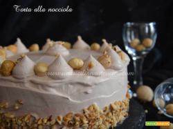 Torta cremosa alle nocciole