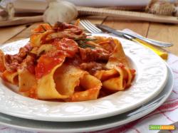 Pappardelle all’aglio con sugo di coniglio