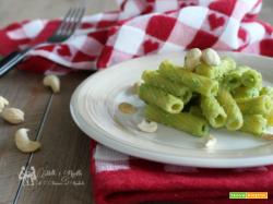 Pasta con pesto di broccoletti ed anacardi