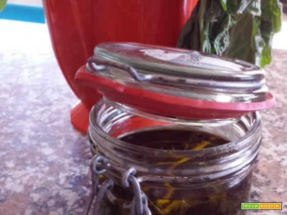 Basilico in olio: dritte per conservare il basilico sott'olio