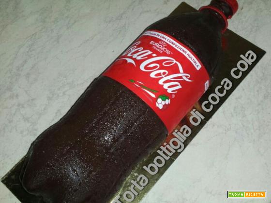 Torta bottiglia di coca cola: come realizzare la torta a forma di bottiglia