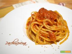 Spaghetti al sugo all’aglione