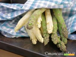 Cocotte golosa di uova e asparagi