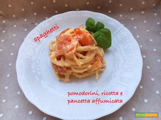 Spaghetti con ricotta, pomodorini e pancetta affumicata