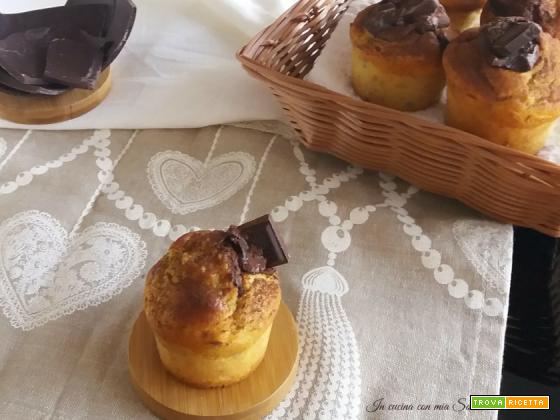Muffin stracciatella con scaglie di cioccolato – ricetta riciclo