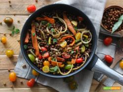 Roveja in insalata con verdure colorate – delizia vegana