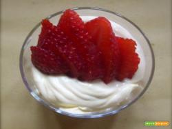DESSERT CREMA DI MASCARPONE E FRAGOLE (BIMBY)