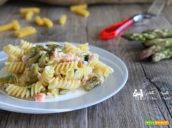 Pasta asparagi e salmone