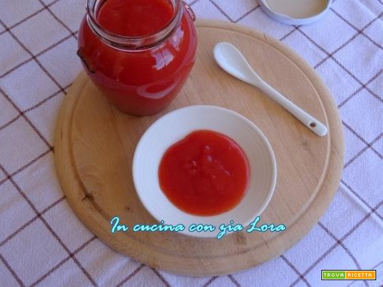 Ketchup fatto in casa con pomodoro fresco