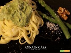 Tagliolini all'uovo con crema di asparagi e noci