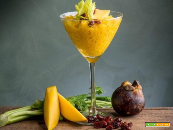 Granita con mango e sedano: il ristoro perfetto che sazia e fa bene. Ricetta senza glutine e senza lattosio
