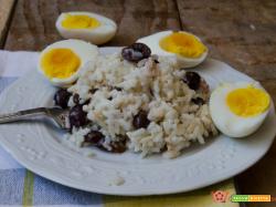 Insalata di riso tonno olive e uova sode
