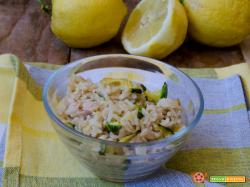 Insalata di riso integrale con tonno zucchine e limone