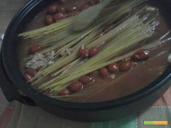 spaghetti saltati in padella con tonno e pomodorini