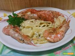 pasta con crema di gamberi e salmone