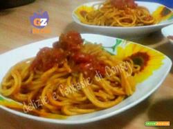 Spaghetti con datterini e basilico