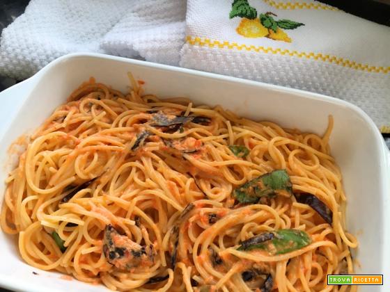 Spaghetti alla crema di burrata e pomodorini con melanzane fritte