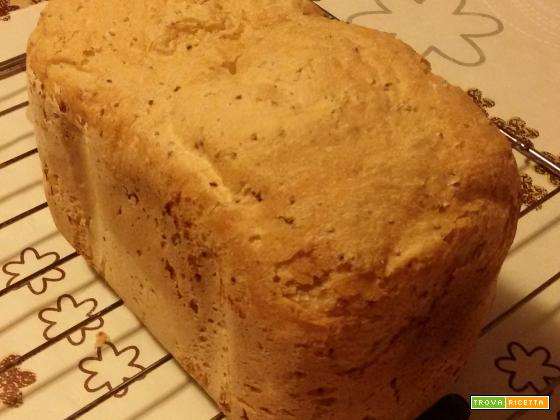 Pane ai cerali nella macchina del pane con farina ?Le magiche?