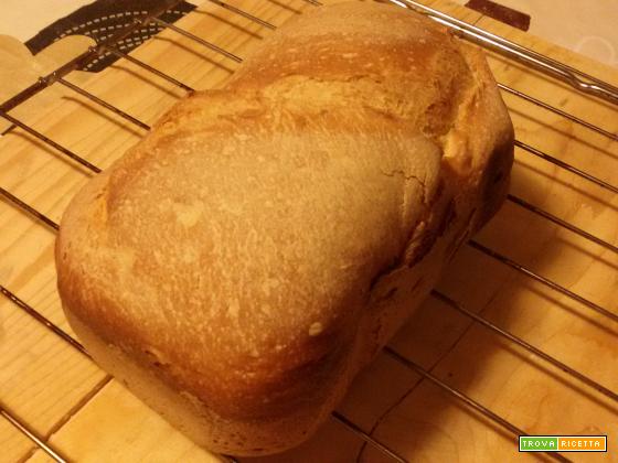Pane di semola di grano duro nella macchina del pane