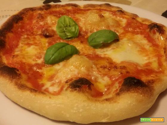 Pizza con semola - 24 ore lievitazione in frigo (macchina pane/fornetto Ferrari)