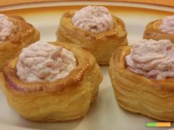 Vol au vent con mousse al prosciutto cotto