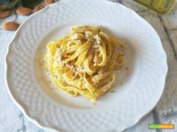 Bavette al pesto di arancia e mandorle