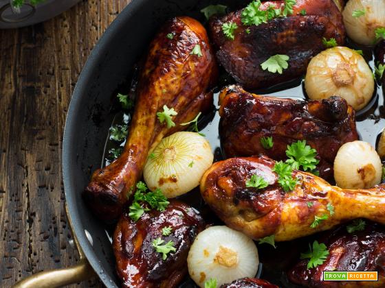 Come scegliere e cucinare il pollo: ricetta del pollo glassato con cipolline