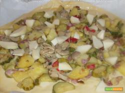 RUSTICA CON PATATE, PANCETTA, ZUCCHINE,FUNGHI,SCAMORZA