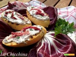 Bruschette alla mousse di radicchio