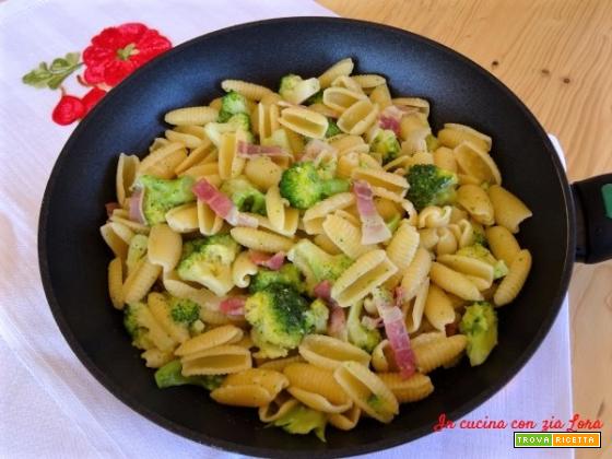 Gnocchetti sardi con broccoli e pancetta affumicata