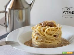 Pasta con crema di funghi e salsiccia