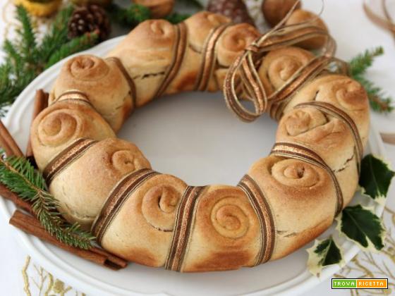 Corona di pane dolce alla cannella: decora la tua tavola!