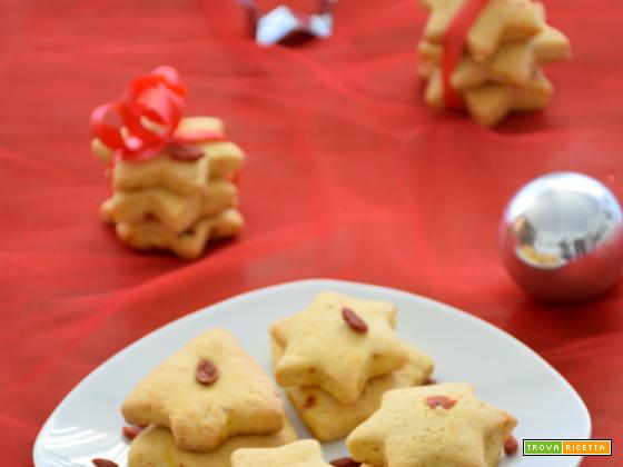 Biscotti di Natale vegani alle bacche di goji