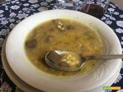 Zuppa di fagioli e funghi: calda morbida e vellutata