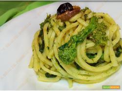 Pasta con cime di rapa e alici sottolio