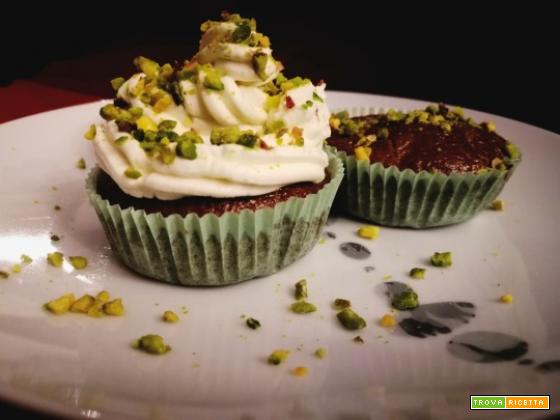 CHOCOLATE&PISTACCHIO MUFFIN WITH LIME FROSTING
