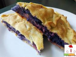 Torta salata con cavolo viola e scamorza affumicata