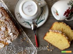 Plum-cake semplice con yogurt alle mandorle