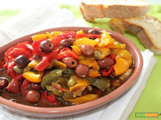 Peperoni con olive e capperi